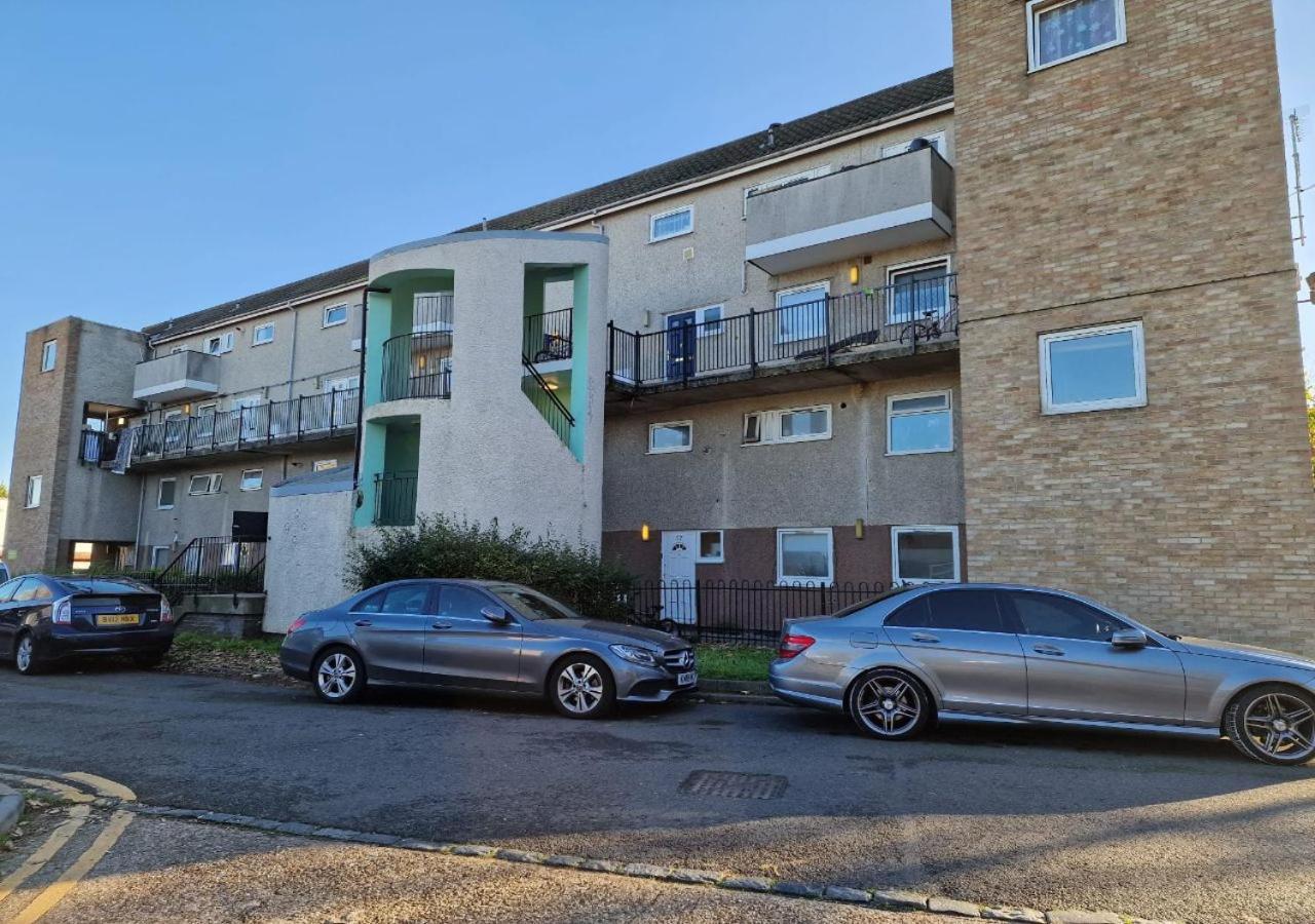 Private Room In London Enfield With Parking Exterior foto